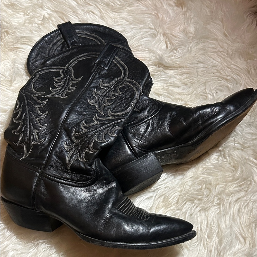 Vintages 90s Tony Lama Black Leather Minimalist Western Heeled Boots